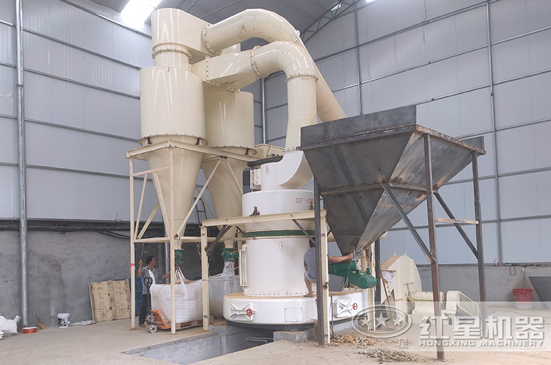 石英雷蒙磨粉机工作现场图片 石英雷蒙磨粉机工作现场图片