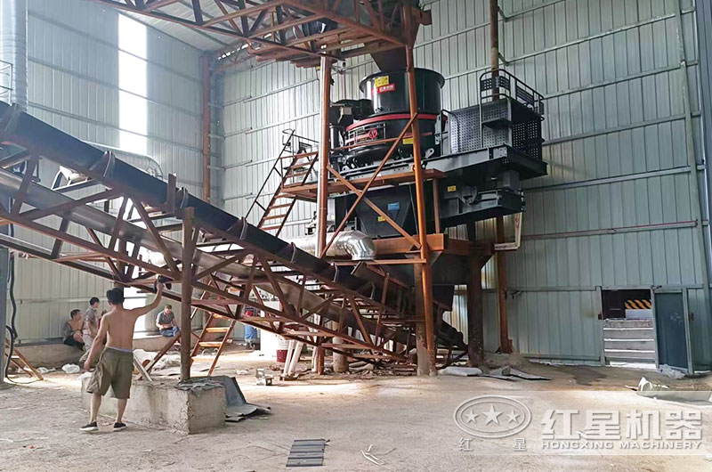 碎沙机工作现场图片