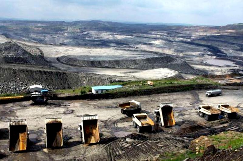 淮南地区煤场开采煤炭后留下大量煤矸石